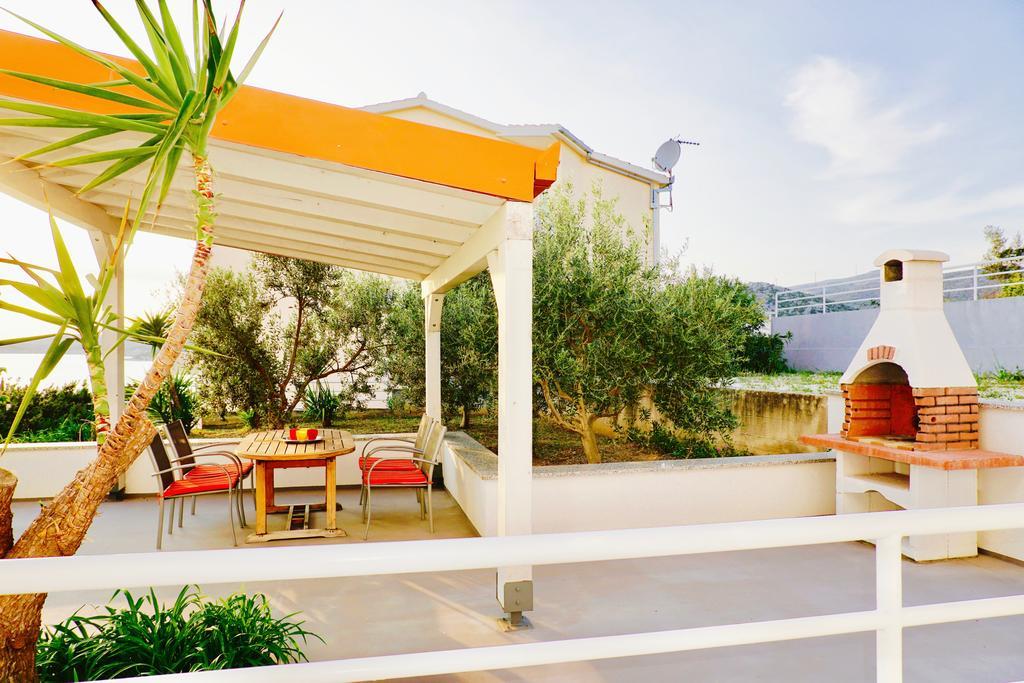 House Agradable Apartment Seget Vranjica Bagian luar foto