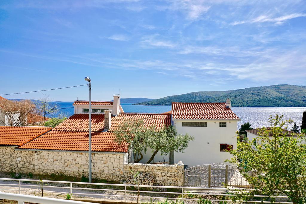 House Agradable Apartment Seget Vranjica Bagian luar foto