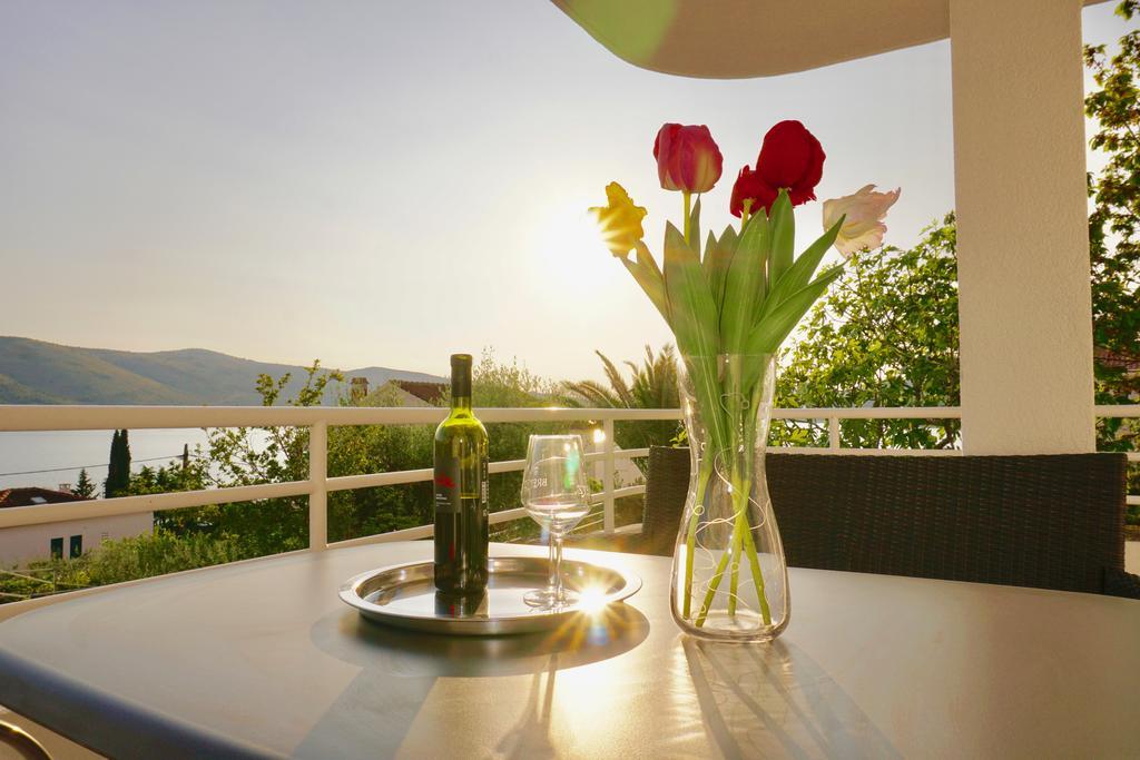 House Agradable Apartment Seget Vranjica Bagian luar foto